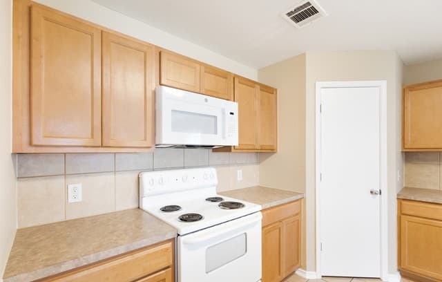 6526  Charles Field, San Antonio, TX 78238 — photo 7