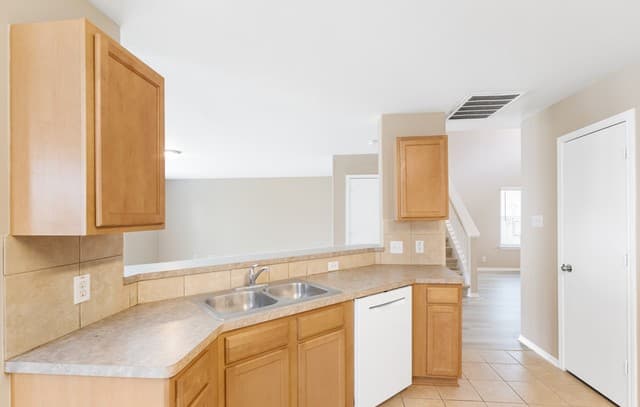 6526  Charles Field, San Antonio, TX 78238 — photo 8