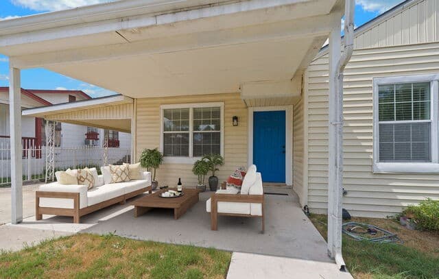 1321 Waverly Ave