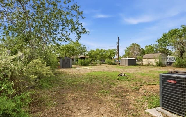 1105  Walnut St, Jourdanton, TX 78026 — photo 25