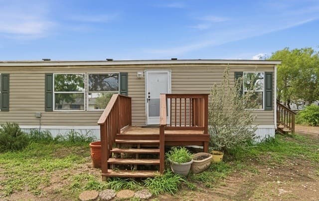 1105  Walnut St, Jourdanton, TX 78026 — photo 3
