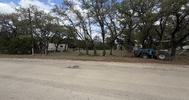 7513  Whartons Dock Rd, Bandera, TX 78003 — photo 2