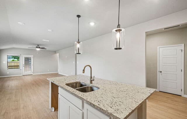 10259  King Robert, San Antonio, TX 78239 — photo 8