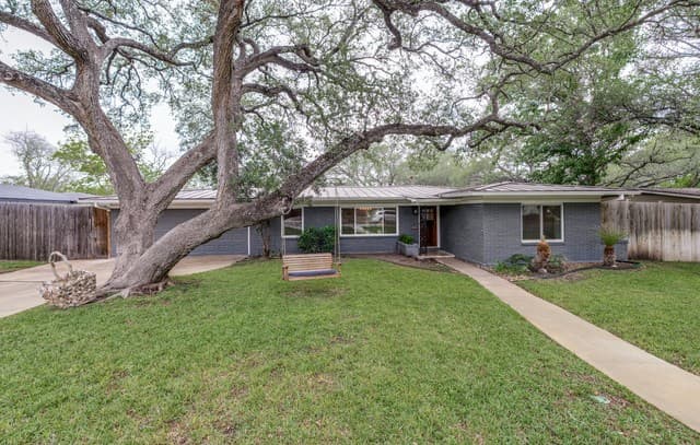 523 Woodcrest Dr, San Antonio, TX 78209 — photo 2
