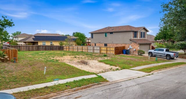 2531  Duval Dr, New Braunfels, TX 78130 — photo 2