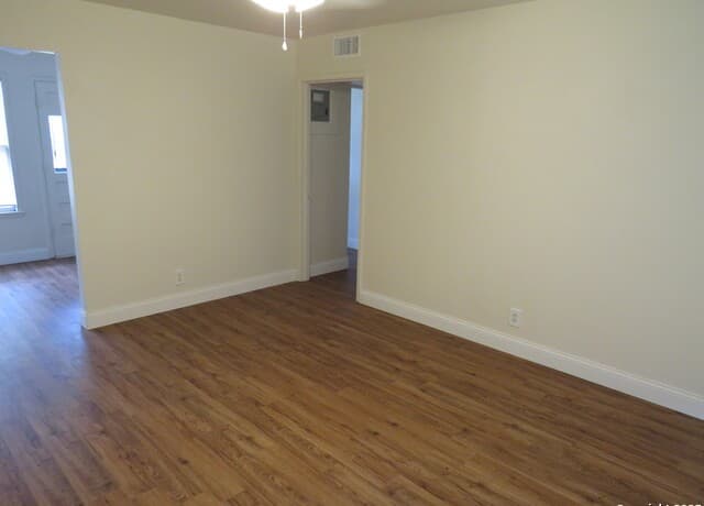 419  Anton Dr, San Antonio, TX 78223 — photo 2