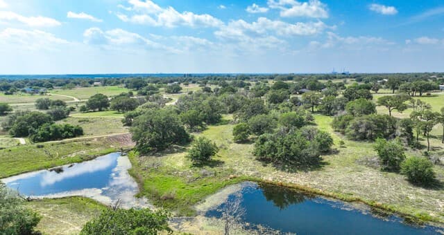 108  Misty Bend, Floresville, TX 78114 — photo 3