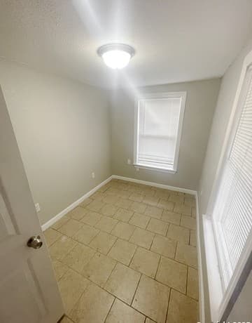 125  Glenwood Ct, San Antonio, TX 78210 — photo 8