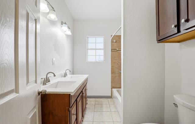 736 W Elsmere Pl, San Antonio, TX 78212 — photo 10