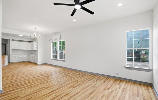 736 W Elsmere Pl, San Antonio, TX 78212 — photo 2