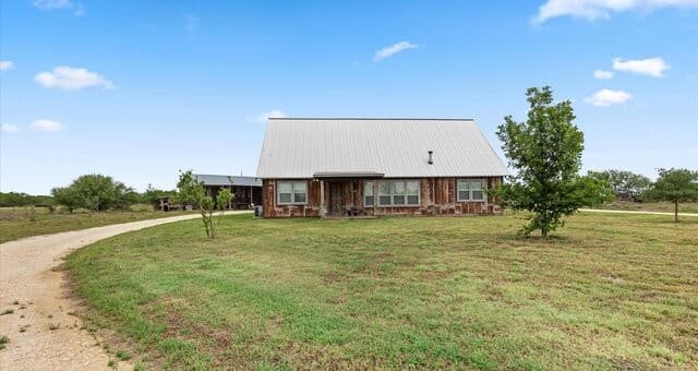 707  Creek Rd, Marion, TX 78124 — photo 2