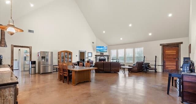 707  Creek Rd, Marion, TX 78124 — photo 4