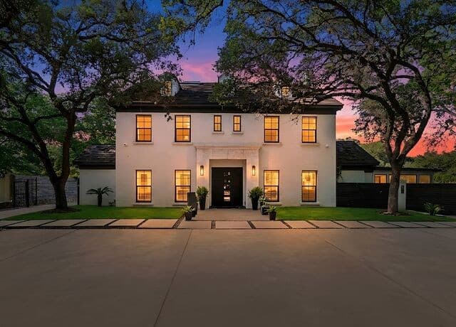 627 E Olmos Drive