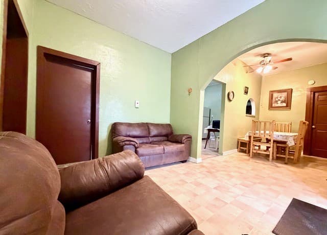 944 Briscoe Aly, San Antonio, TX 78207
