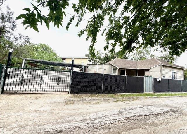 944 Briscoe Aly, San Antonio, TX 78207 — photo 15