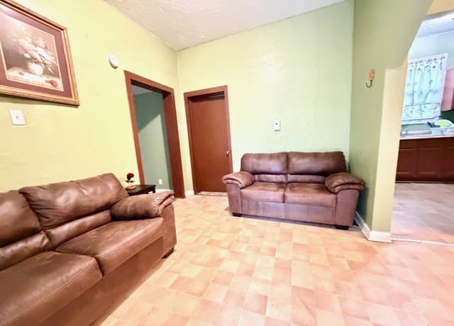 944 Briscoe Aly, San Antonio, TX 78207 — photo 3