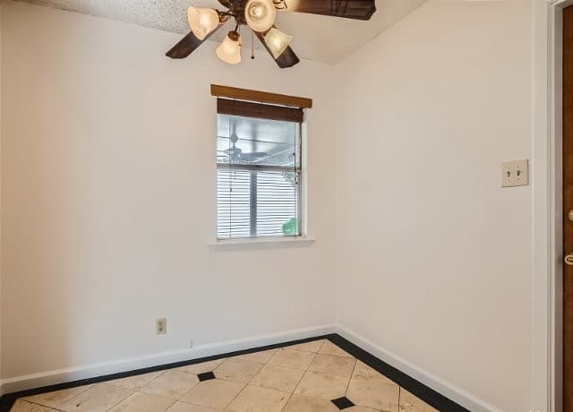 13806  Brays Forest, San Antonio, TX 78217 — photo 4