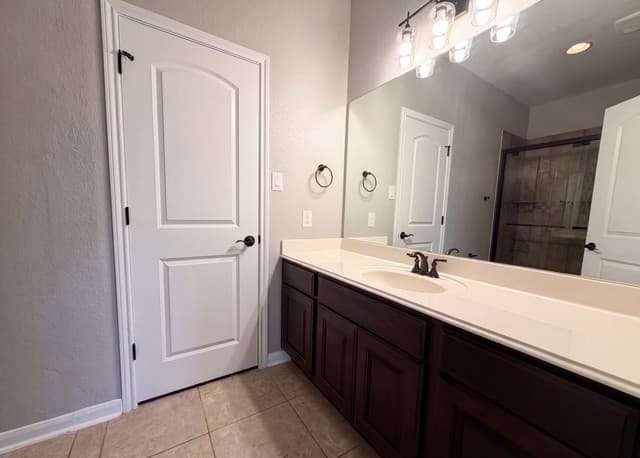 2711  Mossgrove Park, San Antonio, TX 78230 — photo 10