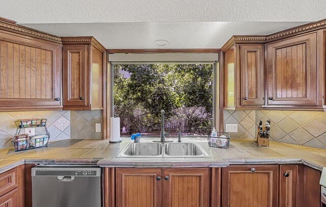 717  Riviera, Canyon Lake, TX 78133 — photo 14