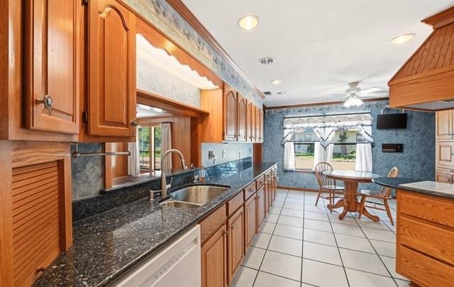 901  Gentilz, Castroville, TX 78009 — photo 11