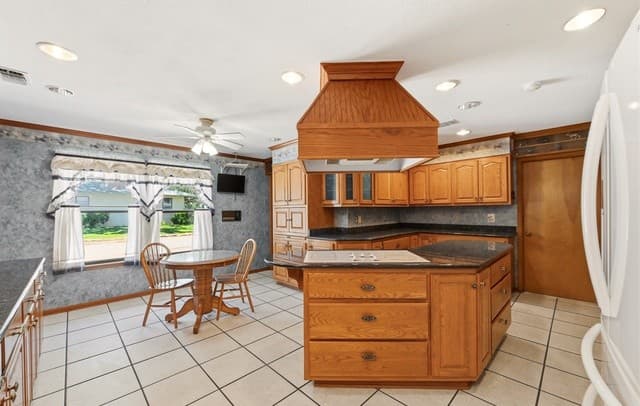 901  Gentilz, Castroville, TX 78009 — photo 12