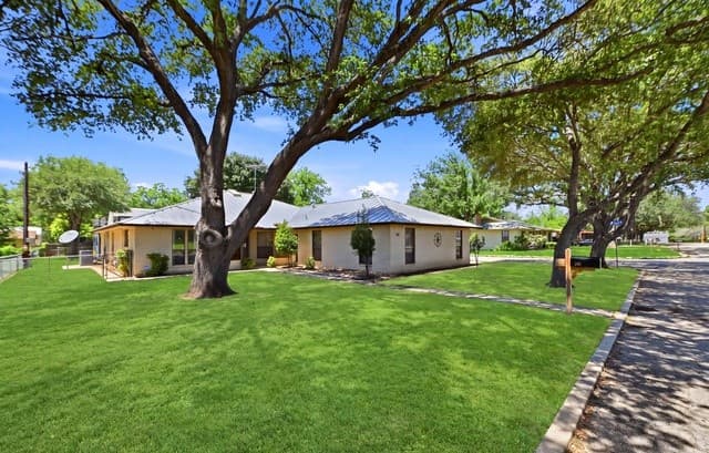 901  Gentilz, Castroville, TX 78009 — photo 3