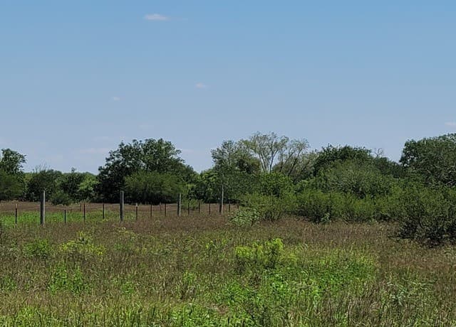 277  Joy Ln, Pleasanton, TX 78064 — photo 4