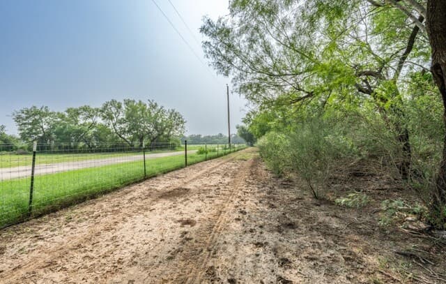 224  County Road 662, Devine, TX 78016 — photo 17