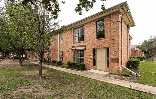 7815 Broadway Unit 105