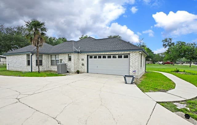 125  Red Oak Trl, Marion, TX 78124 — photo 2