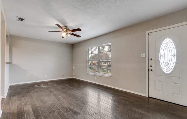 434  Olney Dr, San Antonio, TX 78209 — photo 2