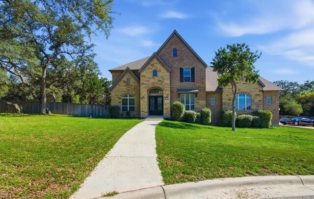 852 Hampton Oaks