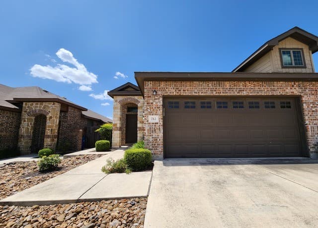 712 Creekside Cir