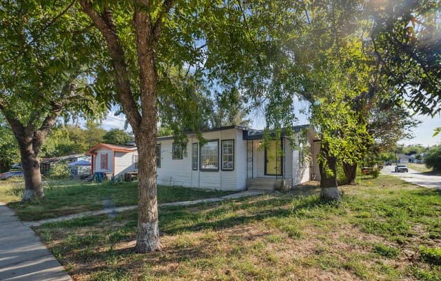843  Zachry Dr, San Antonio, TX 78228 — photo 2