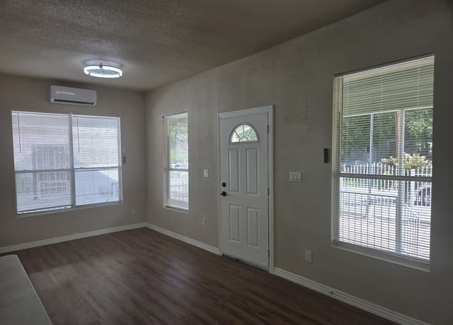 219  Princeton, San Antonio, TX 78201 — photo 8