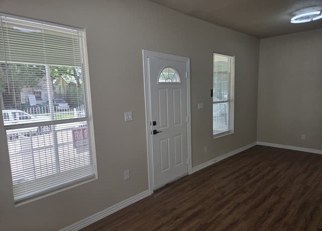 219  Princeton, San Antonio, TX 78201 — photo 9