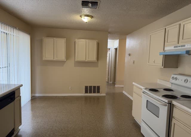 9527  Bear Creek Dr, San Antonio, TX 78245 — photo 8