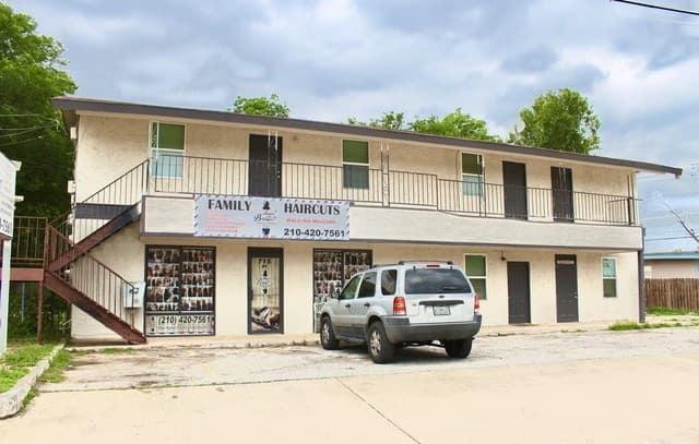 715  New Laredo Hwy, San Antonio, TX 78211 — photo 2