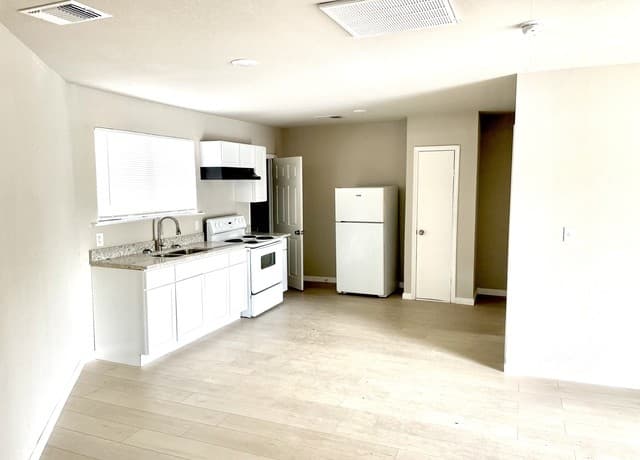 715  New Laredo Hwy, San Antonio, TX 78211 — photo 6
