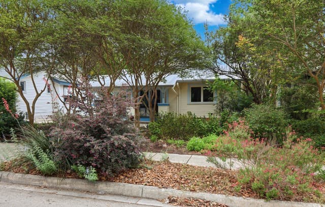310  Queen Anne Ct, San Antonio, TX 78209 — photo 23