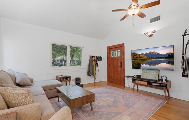 310  Queen Anne Ct, San Antonio, TX 78209 — photo 6
