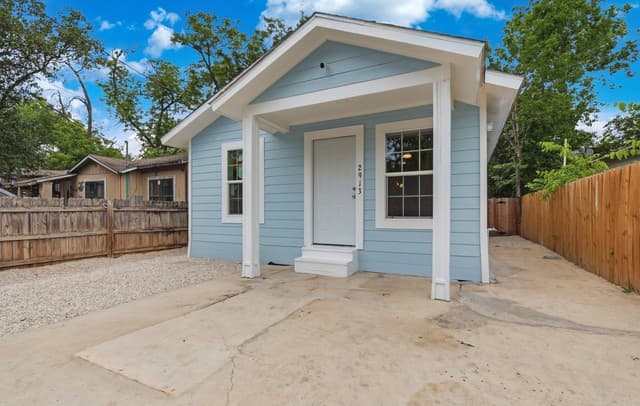 2913  Tampico, San Antonio, TX 78207 — photo 3