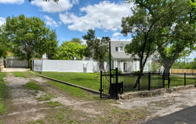 110  Sunrise Dr., San Antonio, TX 78228 — photo 2