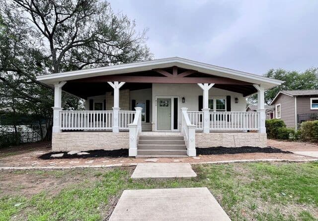 810  Elizabeth Rd