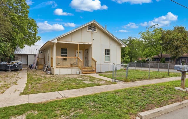 1021  Center St, San Antonio, TX 78202 — photo 2