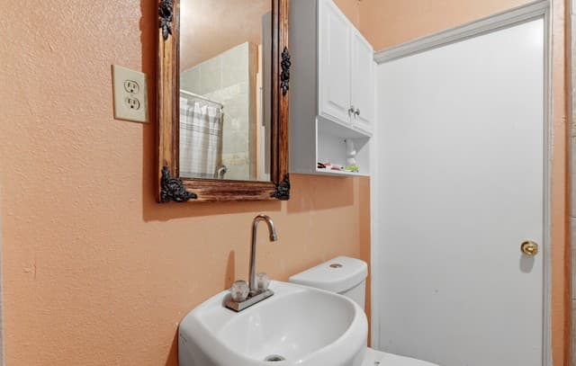 1021  Center St, San Antonio, TX 78202 — photo 24