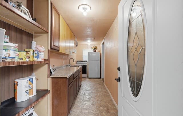 1021  Center St, San Antonio, TX 78202 — photo 3