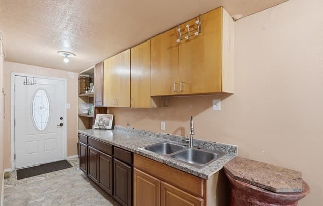 1021  Center St, San Antonio, TX 78202 — photo 4