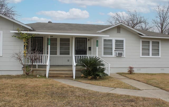 2825 W Woodlawn Ave