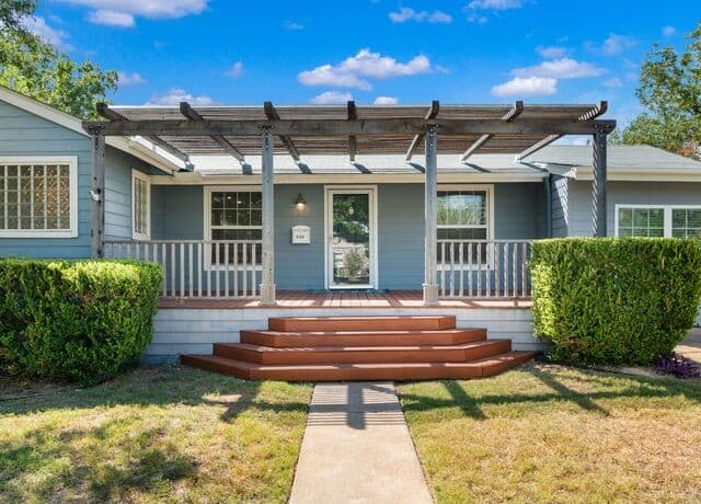 338 Brees Blvd